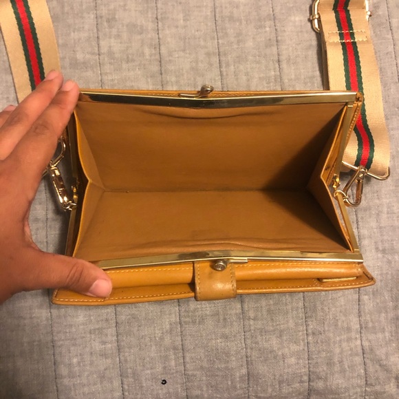 Vintage Gucci Logo Wallet with Crossbody Strap - Picture 4 of 5